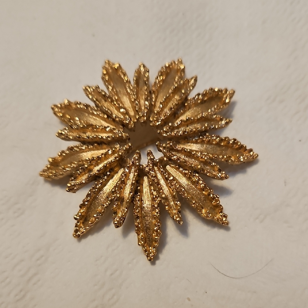 Elegant Gold Floral Brooch